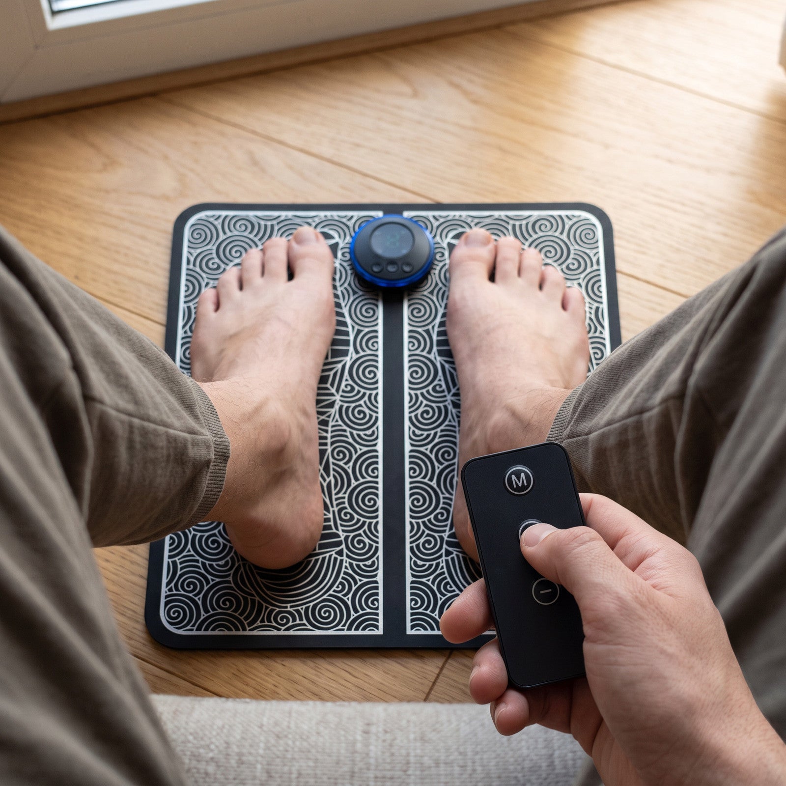 Hand changes the intensity with the FootPause remote