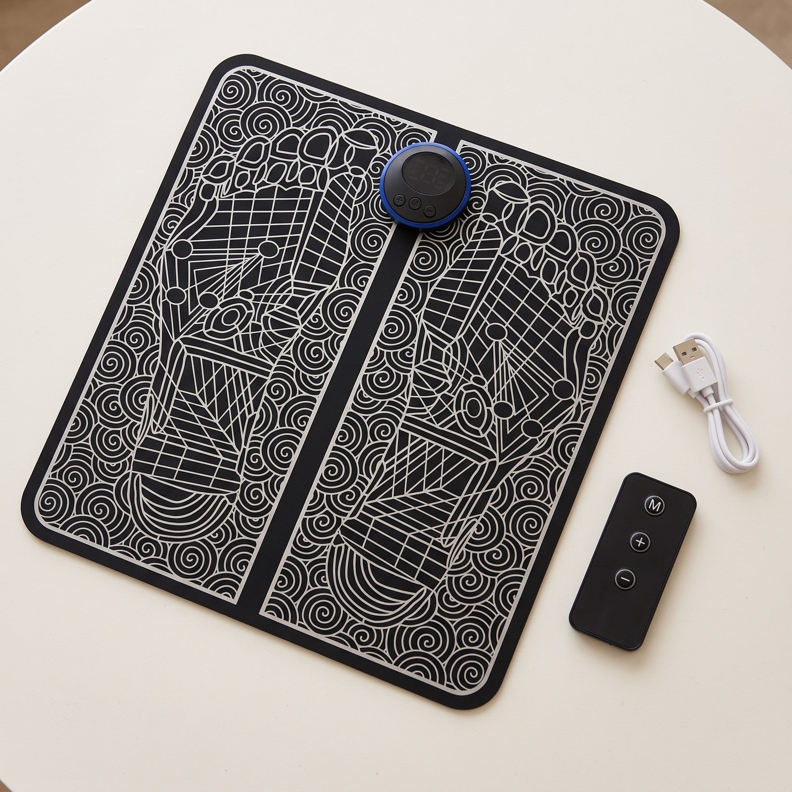 FootPause mat, remote and USB cable included